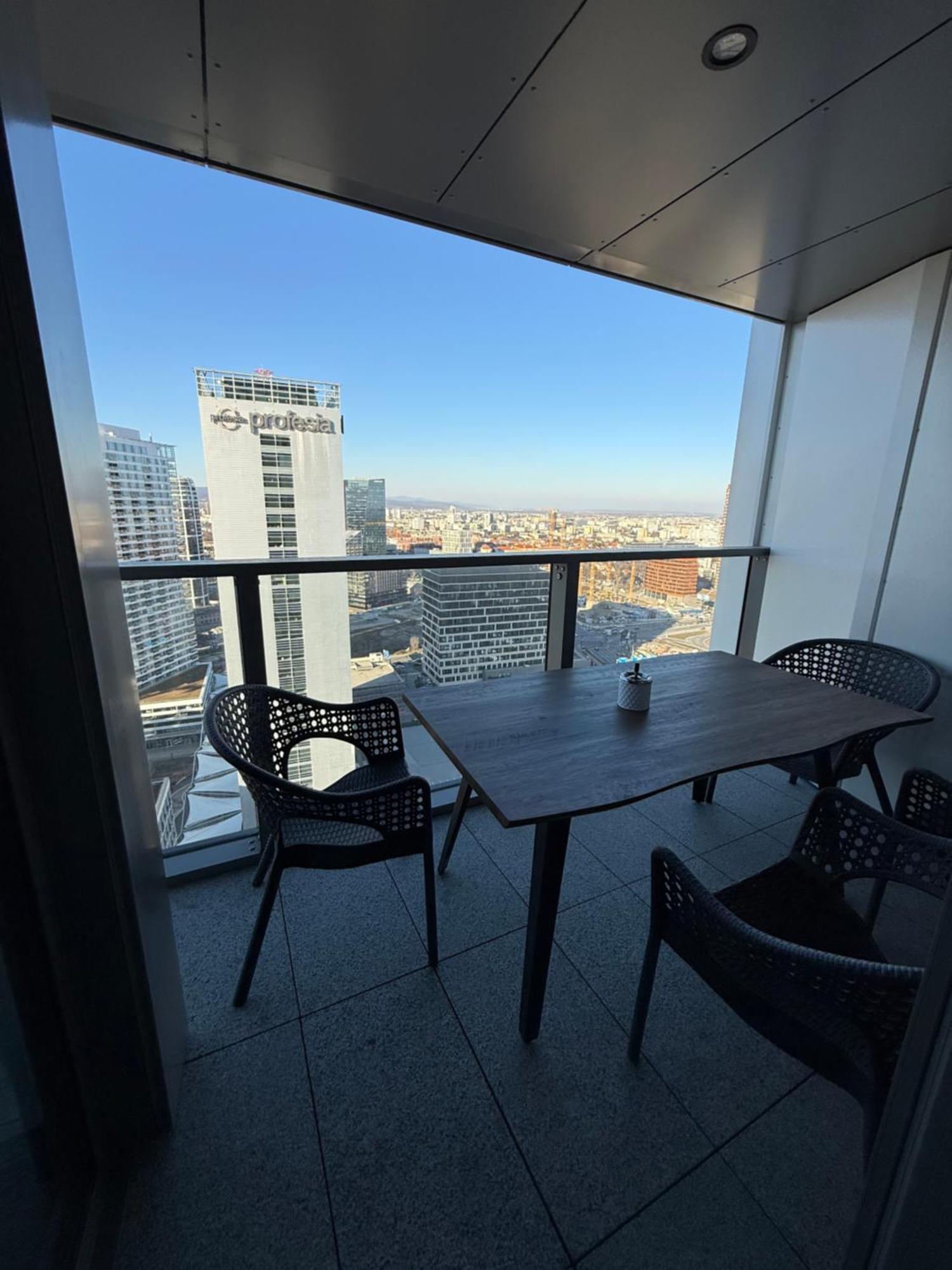 Skyluxe 25 Eurovea Tower